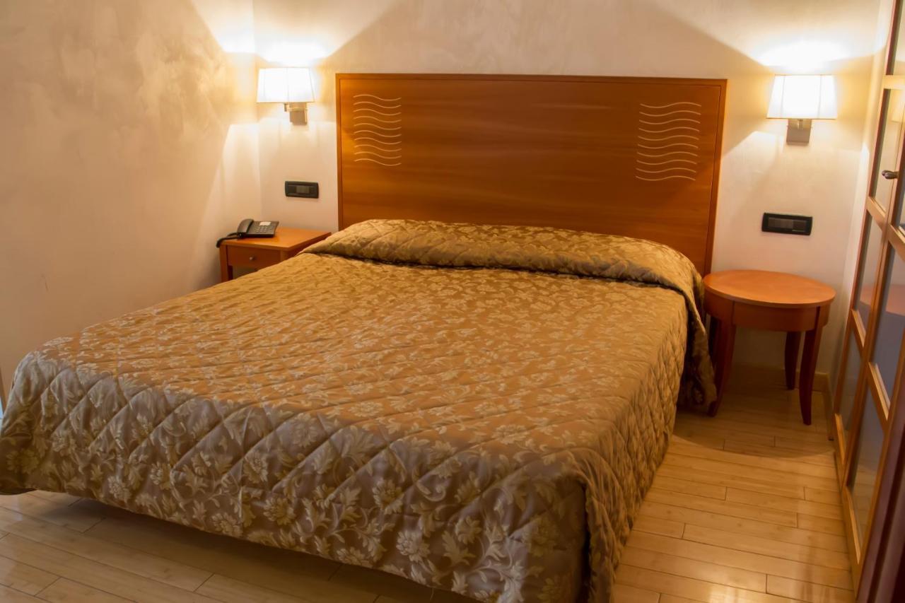 Hotel Continental Торино Екстериор снимка