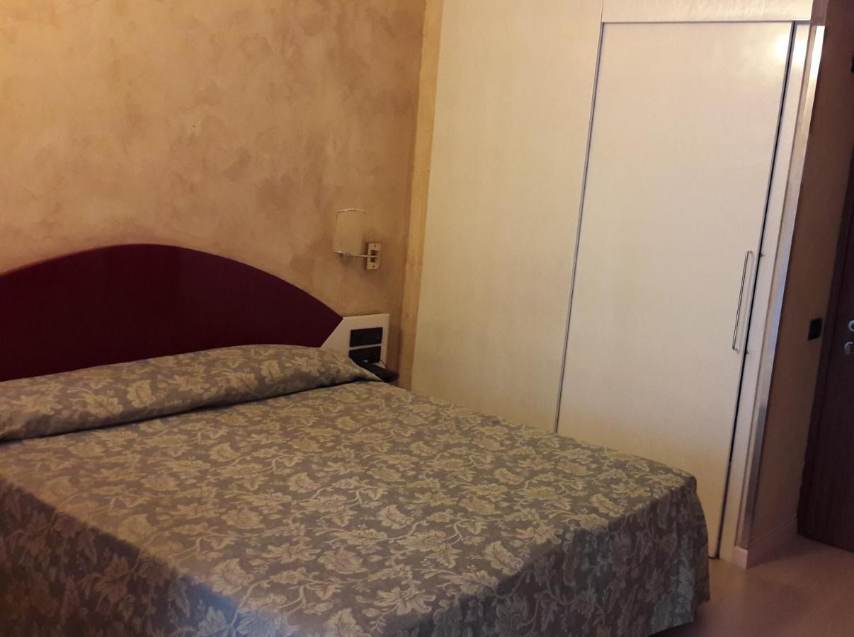 Hotel Continental Торино Екстериор снимка