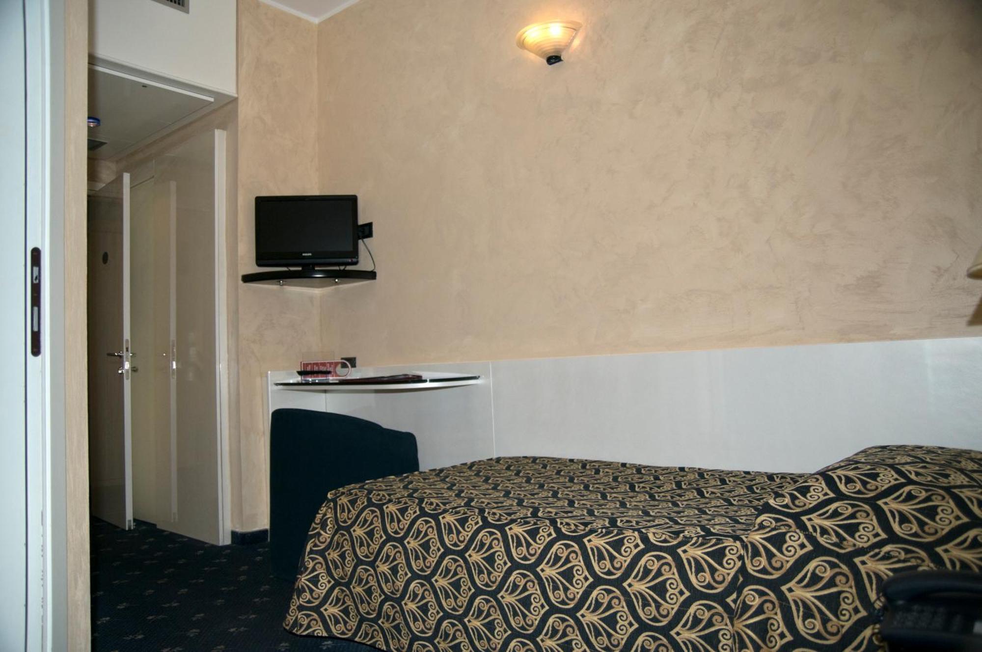 Hotel Continental Торино Екстериор снимка