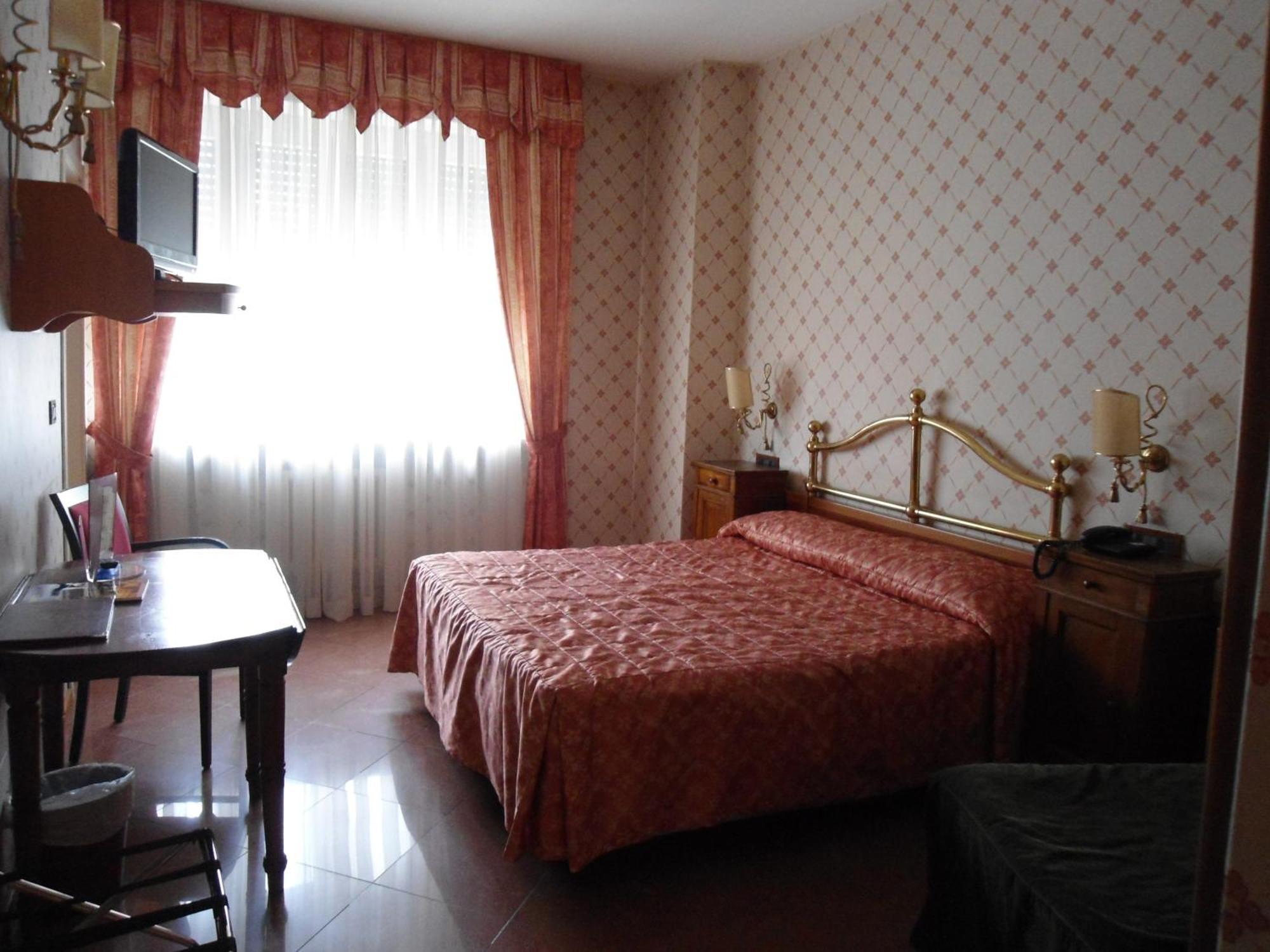 Hotel Continental Торино Екстериор снимка