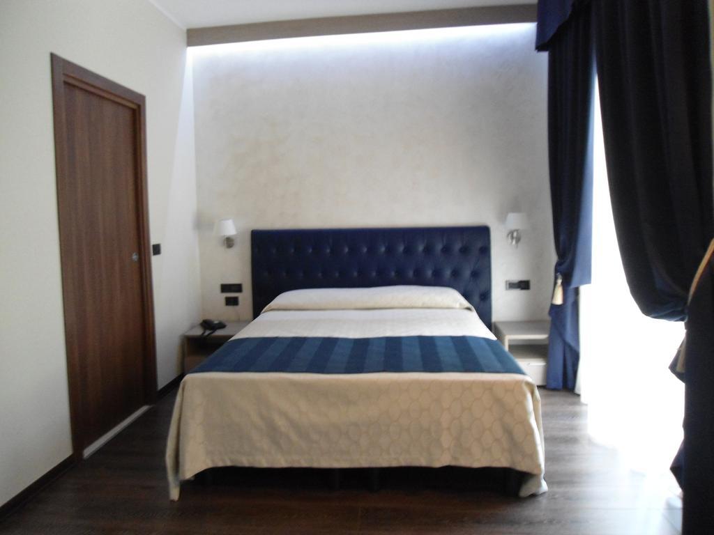 Hotel Continental Торино Екстериор снимка